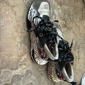 Steve Madden Black and Gray Sneakers Modern Design